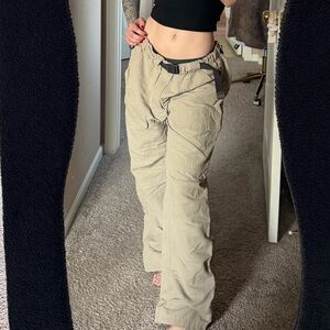 THE NORTH FACE LIGHTWEIGHT CARGO PANTS THAT ZIP INTO SHORTS. A MOWER NOT INCLD.